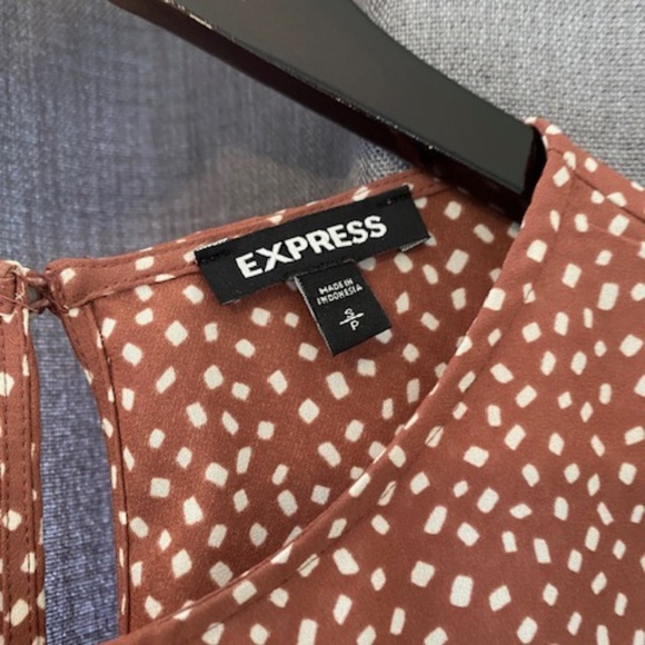 Express Cropped Ruched Sleeve Blouse - Picture 2 of 4